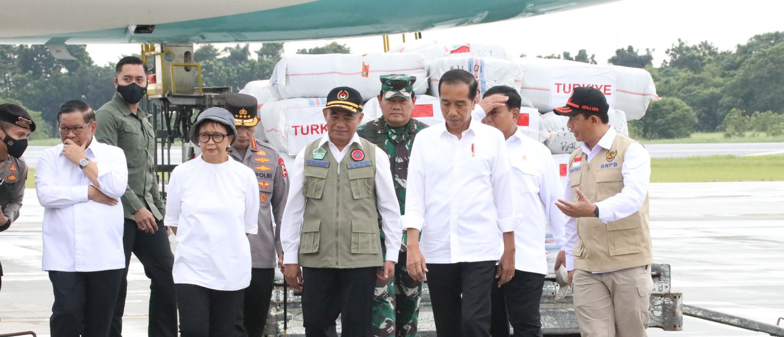 Presiden Joko Widodo Berangkatkan Dukungan Kemanusiaan untuk Turkiye dan Suriah Tahap Ketiga